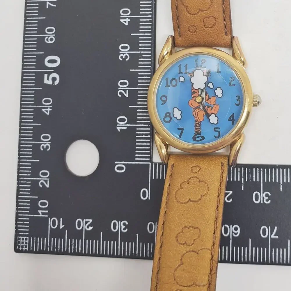 The Disney Store Winnie the Pooh Tigger with Clouds Watch